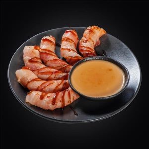 Креветки в беконе